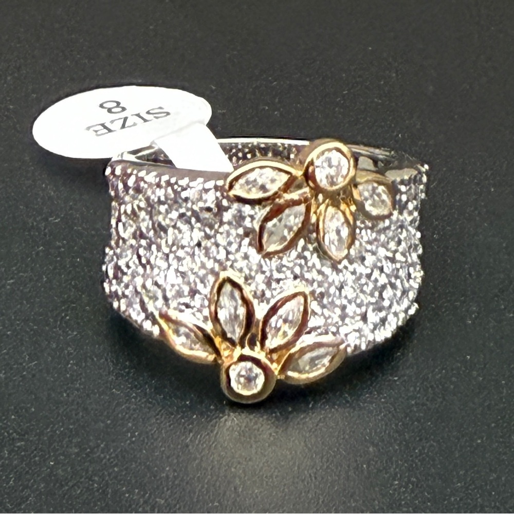Elegant Gold and Silver Floral Ring